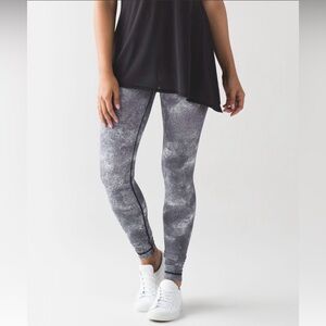 Lululemon Wunder Under Pant III
Diffusion White Black